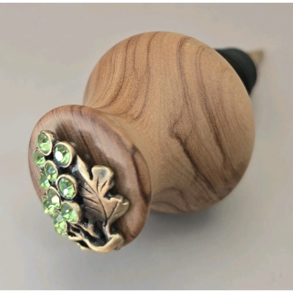 Wood‎ Wine Stopper Plug Green Grapes. Great Condition.